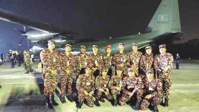 সম্মিলিত উদ্ধারকারী দলের সাথে বিমানবাহিনীর বিশেষ বিমানে করে দেশে ফেরেন ফায়ার সার্ভিসের সদস্যরা