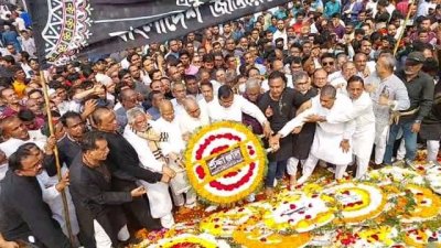 শহীদ মিনারে শ্রদ্ধা জানাতে আসেন বিএনপির নেতাকর্মীরা (ছবি: বিএনপির ফেসবুক পেজ থেকে নেওয়া)