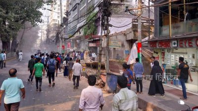 চট্টগ্রামে দেয়াল ধসে দুই জনের মৃত্যু