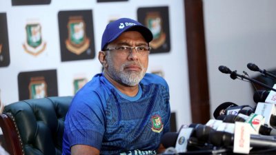 দ্বিতীয় মেয়াদে কোচ হওয়ার পর হাথুরুসিংহের প্রথম সংবাদ সম্মেলন।