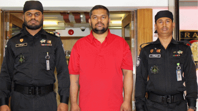 গোয়েন্দা কর্মকর্তা সেজে প্রতারণা করতো ডলার নাহিদ