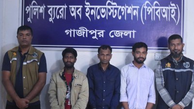 আটক তিন জন