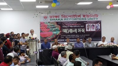 পিলখানায় শহীদদের স্মরণে বক্তব্য রাখছেন মির্জা ফখরুল ইসলাম আলমগীর