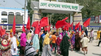 রংপুর জেলা প্রশাসকের কার্যালয়ে ভূমিহীনরা