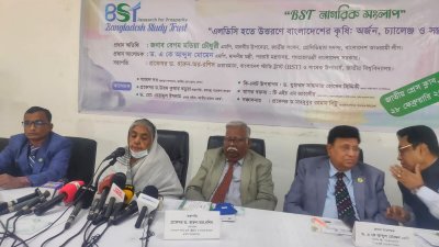 নাগরিক সংলাপে প্রধান অতিথি হিসেবে বক্তব্য রাখছেন মুতয়া চৌধুরী