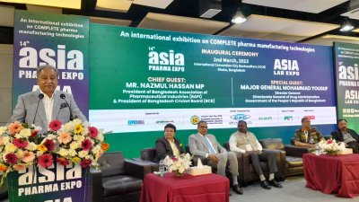 এশিয়া ফার্মা এক্সপোর উদ্বোধন অনুষ্ঠানে বক্তব্য রোখছেন নাজমুল হাসান