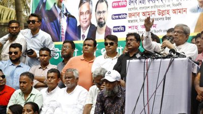 বক্তব্য দিচ্ছেন মির্জা ফখরুল ইসলাম আলমগীর