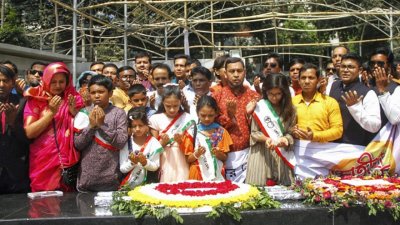 বঙ্গবন্ধুর প্রতিকৃতিতে শিশু-কিশোর মেলার নবগঠিত কমিটির শ্রদ্ধা