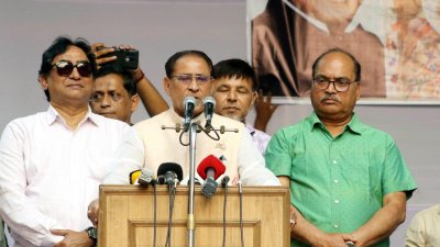 বঙ্গবন্ধু অ্যাভিনিউয়ে ঢাকা মহানগর দক্ষিণ আওয়ামী লীগের ‘শান্তি সমাবেশে’ আওয়ামী লীগের প্রেসিডিয়াম সদস্য আব্দুর রহমান