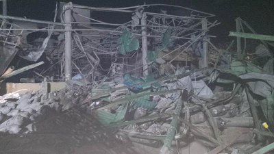 বিস্ফোরণে উড়ে গেছে কারখানা