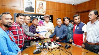 তথ্যমন্ত্রীর সঙ্গে ফটোজার্নালিস্টস অ্যাসোসিয়েশনের নতুন কমিটির মতবিনিময়