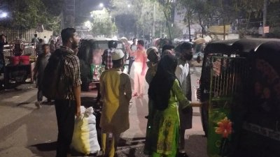 পুরান ঢাকায় দ্বিগুণ ভাড়া রিকশা সিএনজি মোটরসাইকেলে