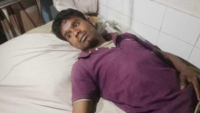 হাসপাতালে রোহিঙ্গা যুবক