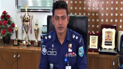 প্রেস ব্রিফিংয়ে পুলিশ সুপার এসএম সিরাজুল হুদা