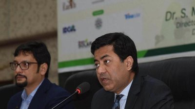 মেয়র ব্যারিস্টার শেখ ফজলে নূর তাপস (ডানে)। ছবি: সংগৃহীত