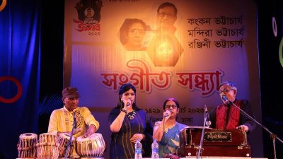 কঙ্কন-মন্দিরা-রঞ্জিনী ত্রয়ীর অনবদ্য সুরমূর্ছনায় মাতলেন শ্রোতারা