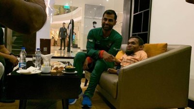 ১৮ ইঞ্চির শাহীনের স্বপ্ন পূরণ করলেন তামিম