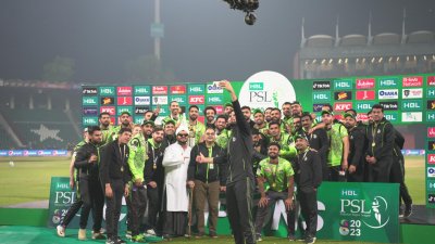 শ্বাসরুদ্ধকর জয়ে পিএসএলে আবারও চ্যাম্পিয়ন লাহোর