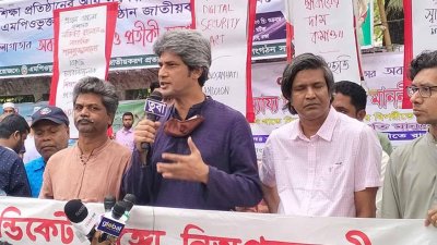 বক্তব্য দিচ্ছেন  জোনায়েদ সাকি