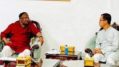 বাণিজ্যমন্ত্রী টিপু মুনশির সঙ্গে সৌজন্য সাক্ষাৎ করেন  ইন্দোনেশিয়ার রাষ্ট্রদূত হেরু হারতান্তো  সুবোলো