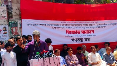 গণতন্ত্র মঞ্চের বিক্ষোভ সমাবেশে বক্তব্য রাখছেন জোনায়েদ সাকি