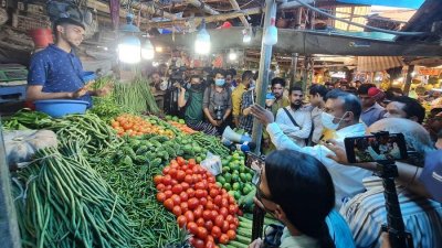 কাঁচা বাজারে ডিএনসিসির অভিযান, ৪০ হাজার টাকা জরিমানা