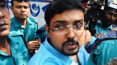 গ্রেফতার উপ-কর কমিশনার মহিবুল ইসলাম