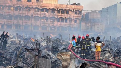 বঙ্গবাজারে অগ্নিকাণ্ড: দুই মামলায় ৫ জন রিমান্ডে