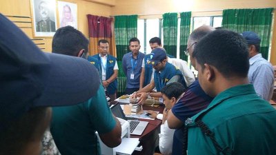 ঘুষের টাকাসহ হাতেনাতে আটক