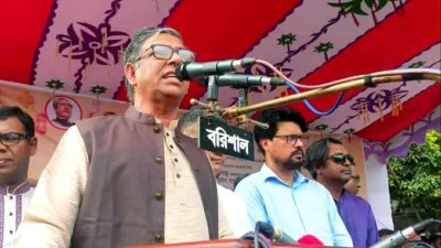 গরিব, অসহায় ও দুস্থ মানুষের মাঝে খাদ্যসামগ্রী বিতরণ অনুষ্ঠানে বক্তব্য রাখছেন আ ফ ম বাহাউদ্দিন নাছিম