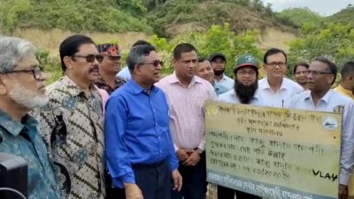 বান্দরবানে কাজুবাদাম ও কফি বাগান পরিদর্শনে কৃষিমন্ত্রী ড. আব্দুর রাজ্জাক
