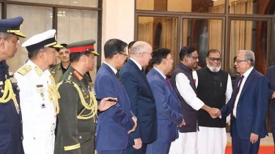 সিঙ্গাপুরে স্বাস্থ্য পরীক্ষা শেষে দেশে ফিরেছেন রাষ্ট্রপতি