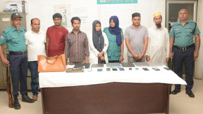পুলিশের হেফাজতে গ্রেফতার ব্যক্তিরা
