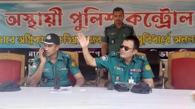 ক্ষতিগ্রস্ত ব্যবসায়ীদের সুবিধার্থে পুলিশের অস্থায়ী কন্ট্রোল রুম