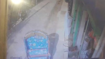 সাংবাদিককে মারধর করে দোতলা থেকে নিচে ফেলে দেওয়া হয়েছে
