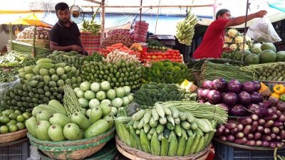 কাঁচা বাজারে স্বস্তি মিলছে না