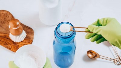 পানির বোতলের দুর্গন্ধ দূর করবেন যেভাবে 