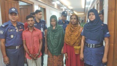 গ্রেফতারকৃত তিন আসামি