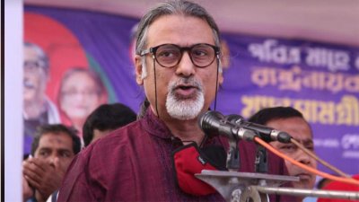 বক্তব্য দিচ্ছেন যুবলীগ চেয়ারম্যান শেখ ফজলে শামস্ পরশ