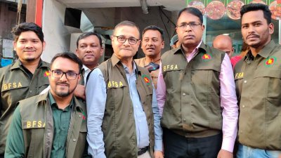 নিরাপদ খাদ্য কর্তৃপক্ষ সদস্যদের সঙ্গে ডা. এজাজ