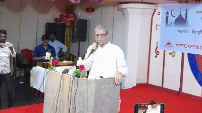 গণফোরাম ও বাংলাদেশ পিপলস পার্টি আয়োজিত ইফতার-মাহফিলে বক্তব্য রাখছেন মির্জা ফখরুল আলমগীর