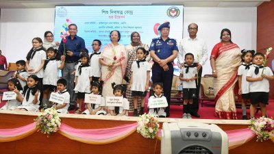 ডে-কেয়ার সেন্টার উদ্বোধন অনুষ্ঠানে  মহিলা ও শিশু বিষয়ক প্রতিমন্ত্রী ফজিলাতুন নেসা ইন্দিরা