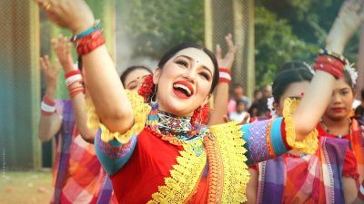 বৈশাখী আমেজে ‘লাল শাড়ি’র প্রথম ঝলক (ভিডিও)