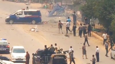 আহত হয়েছেন আরও ১২ জন। ছবি: রেডিও ফ্রি এশিয়া