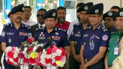 রংপুরে কথা বলছেন আইজিপি