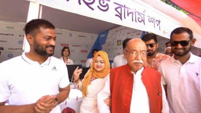 বাংলা একাডেমিতে বৈশাখী মেলা-১৪৩০ ঘুরে দেখেন শিল্পমন্ত্রী