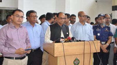 কমলাপুর রেলওয়ে স্টেশনে রেলমন্ত্রী নূরুল ইসলাম সুজন