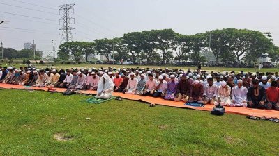 বৃষ্টির জন্য রাজধানীতে ইসতিসকার নামাজ আদায়