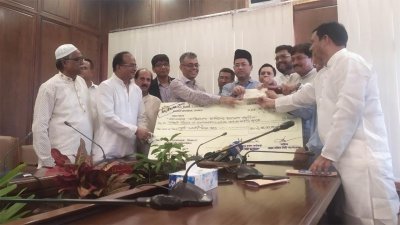বঙ্গবাজারের ক্ষতিগ্রস্ত ব্যবসায়ীদের ২ কোটি টাকা সহায়তা দিলো ডিএসসিসি