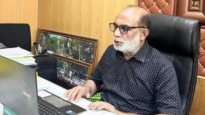 অনুষ্ঠানে ভার্চুয়ালি সংযুক্ত হয়ে বক্তব্য রাখেন শ ম রেজাউল করিম